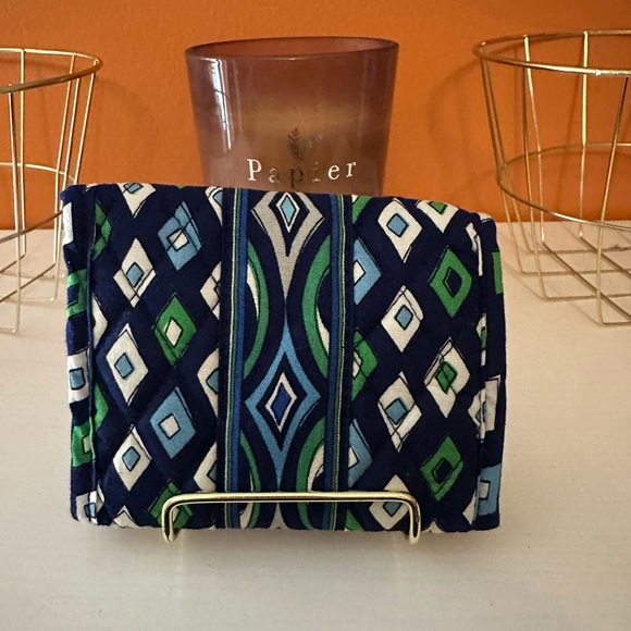 VERA BRADLEY Poxket Wallet in “Moaaic” Print(NWOT) - Picture 5 of 6
